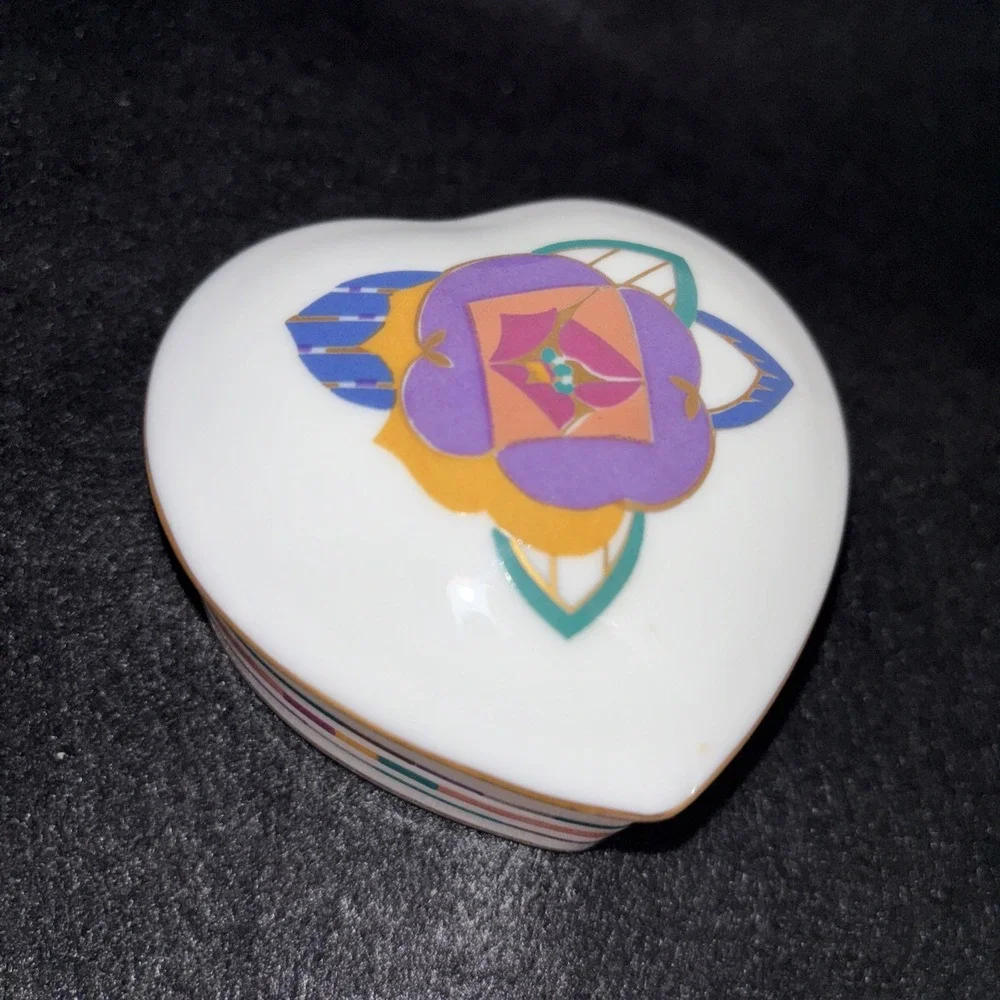 Sigma Taste Setter Japan‎ Limelight By Minilla Porcelain Heart Trinket Box RARE